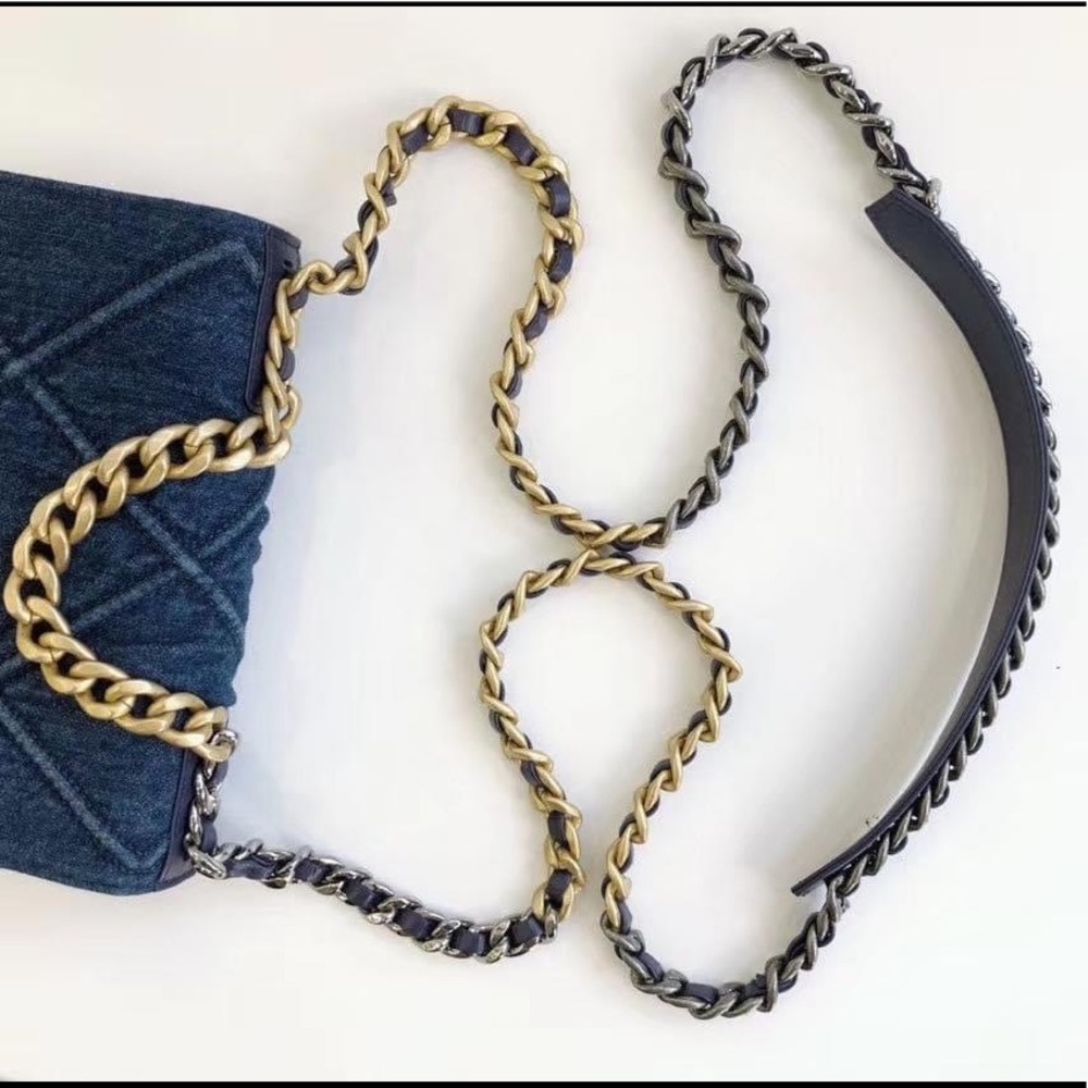 💓Sold💓Chanel 19 WOC - Picture 5 of 16